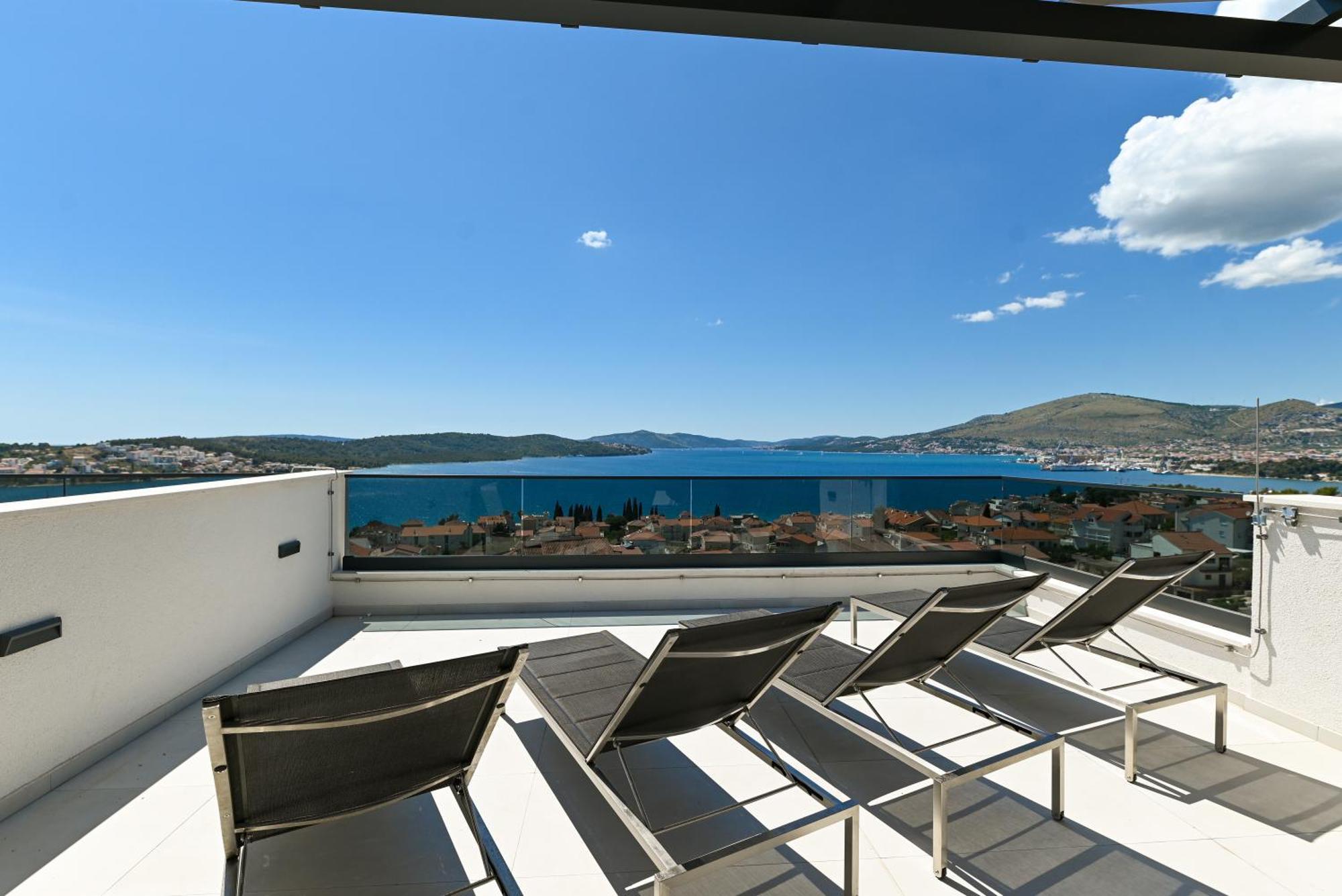 Penthouse Bluesky *